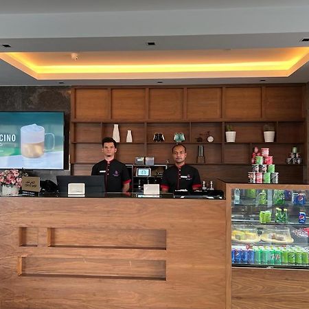 Weekend Hotel Sari Dzsidda Kültér fotó