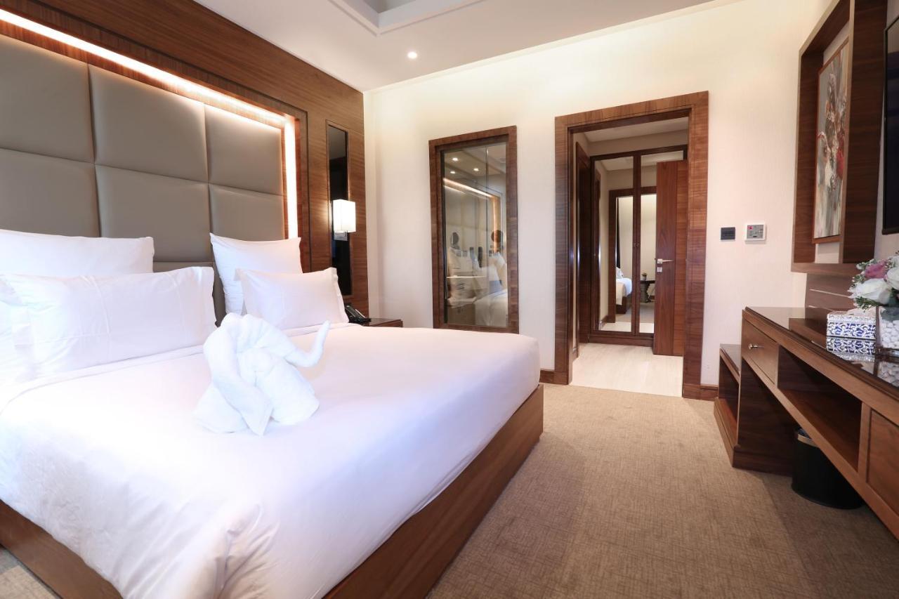 Weekend Hotel Sari Dzsidda Kültér fotó