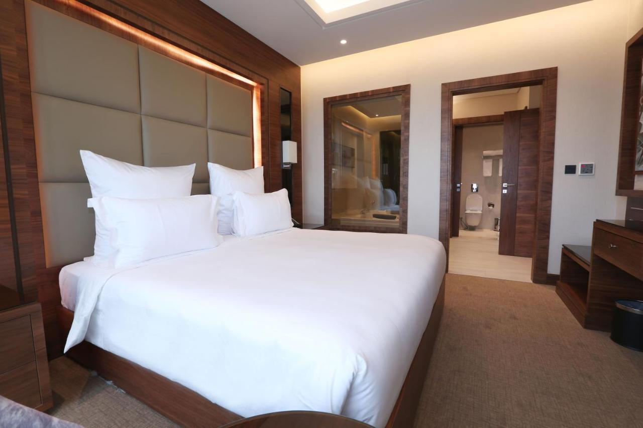 Weekend Hotel Sari Dzsidda Kültér fotó