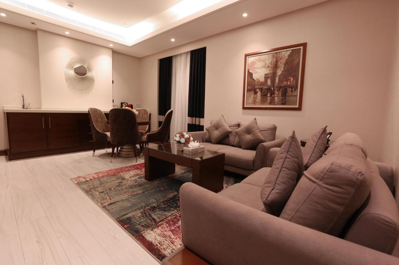 Weekend Hotel Sari Dzsidda Kültér fotó