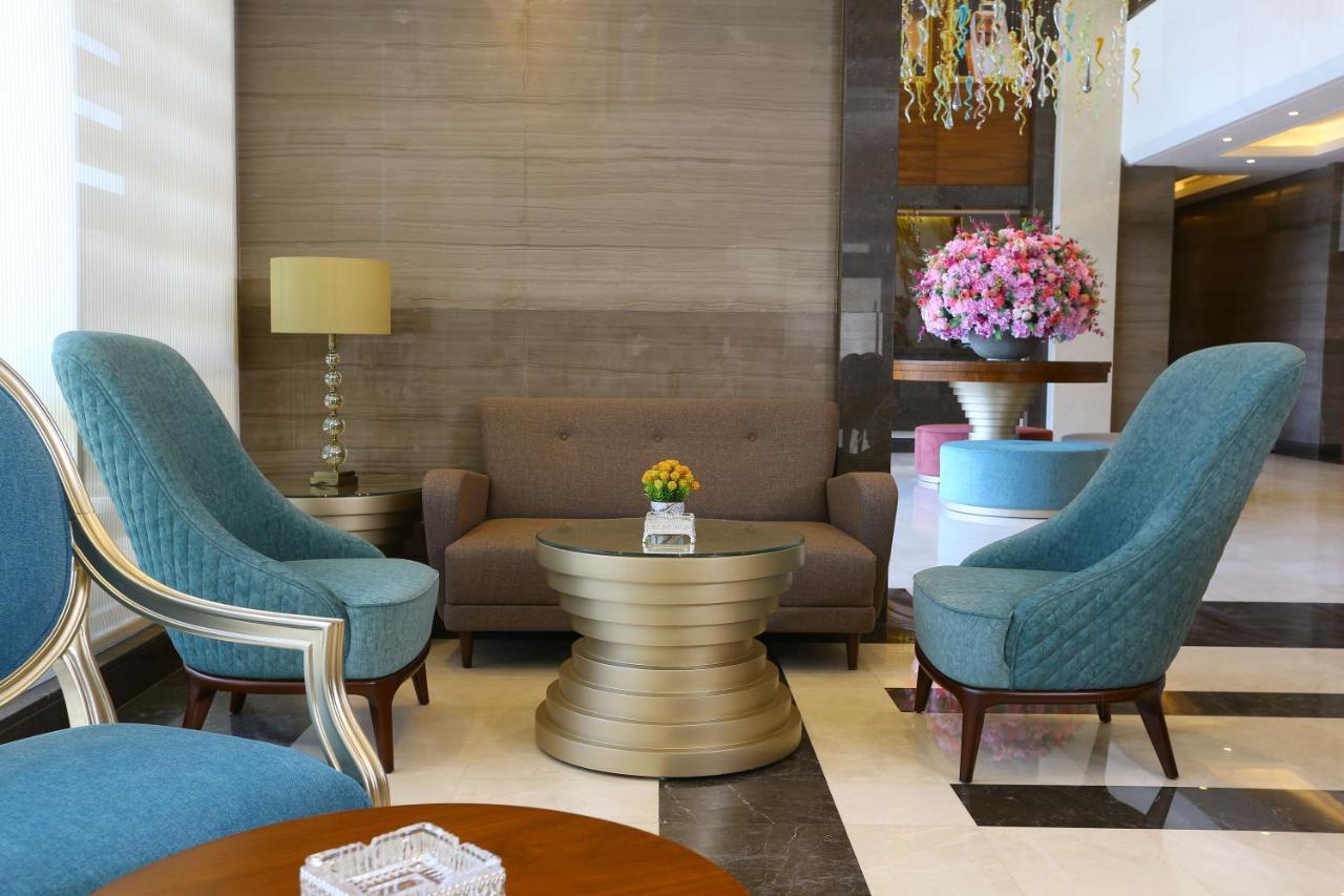 Weekend Hotel Sari Dzsidda Kültér fotó