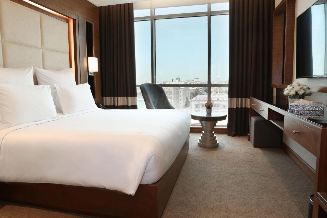 Weekend Hotel Sari Dzsidda Kültér fotó