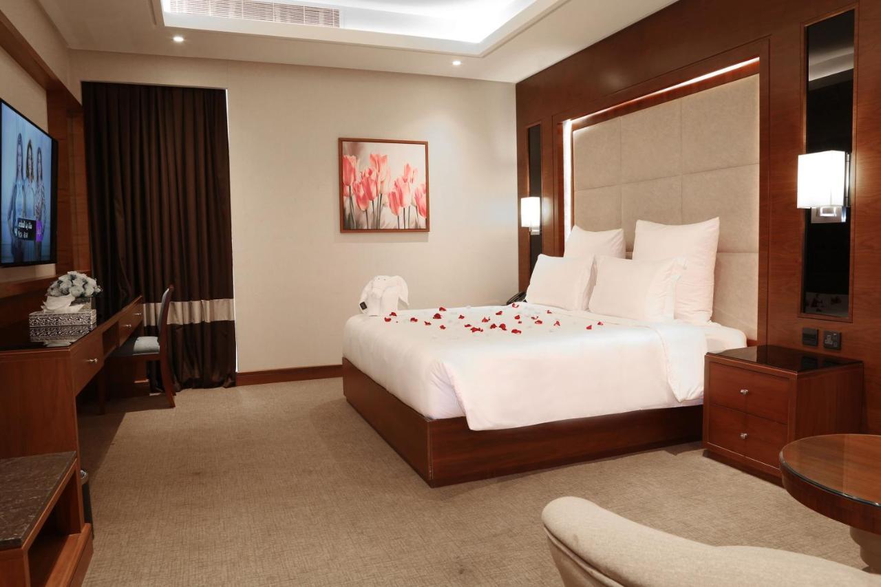 Weekend Hotel Sari Dzsidda Kültér fotó