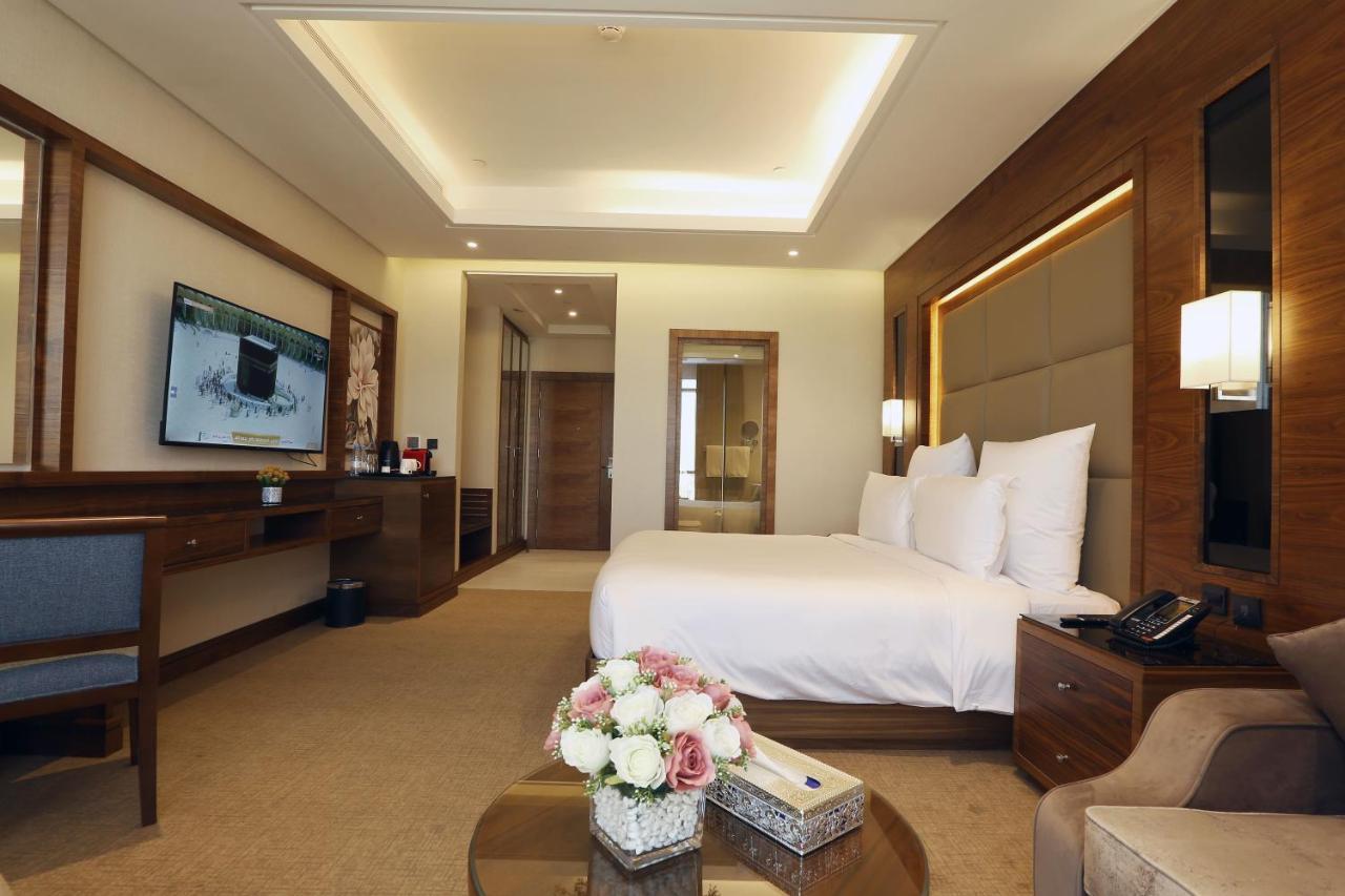 Weekend Hotel Sari Dzsidda Kültér fotó