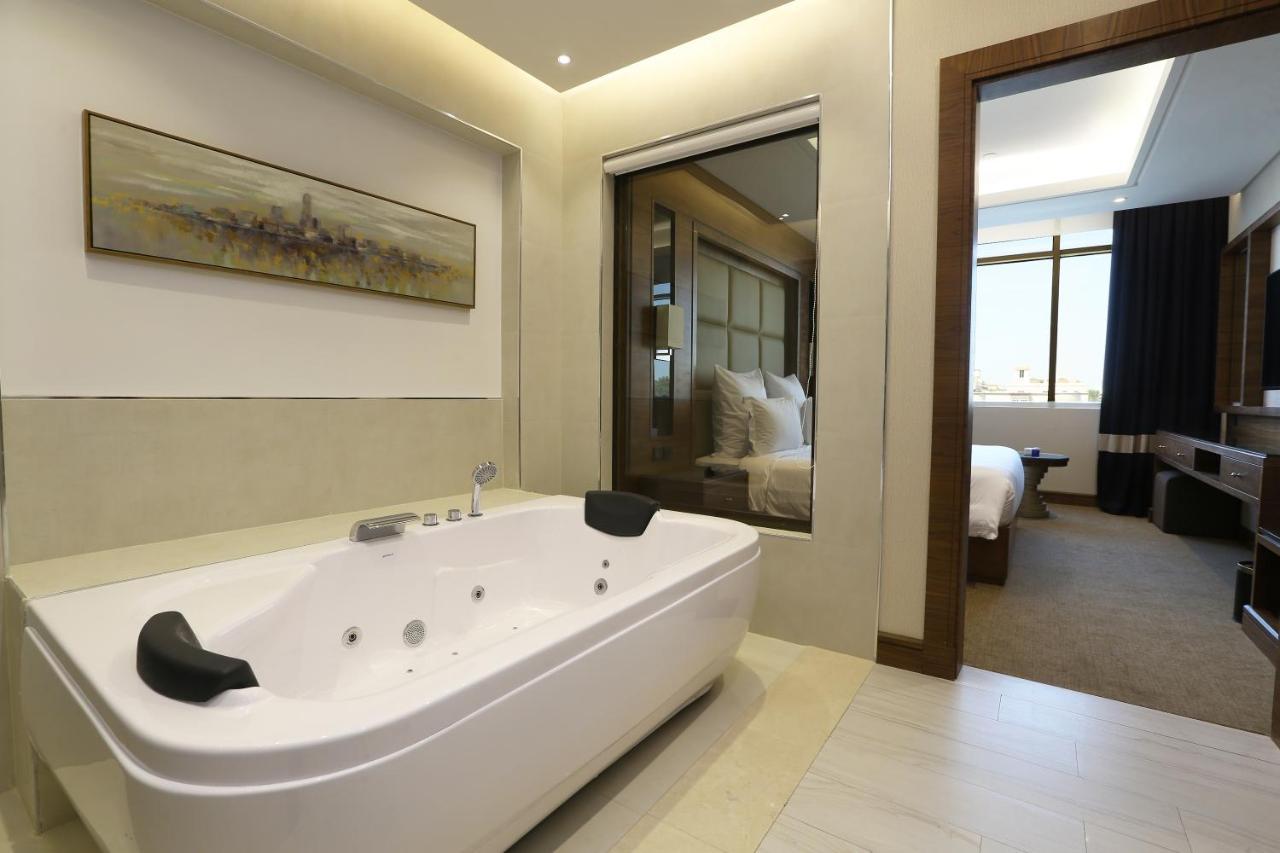 Weekend Hotel Sari Dzsidda Kültér fotó