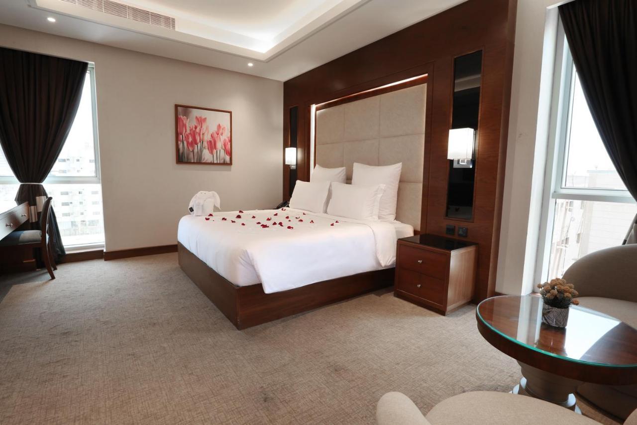 Weekend Hotel Sari Dzsidda Kültér fotó